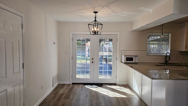 Building Photo - 406 Parkwood Pl