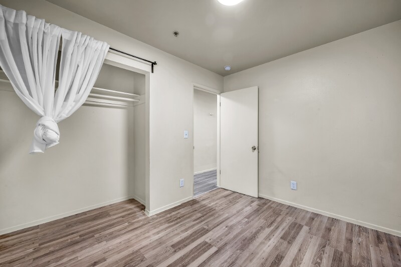 Building Photo - 5243 Huntington Dr