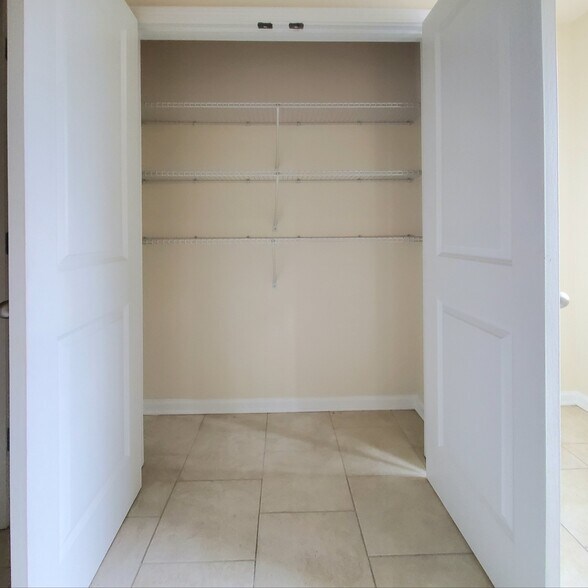 Building Photo - 4524 Grenadine Cir