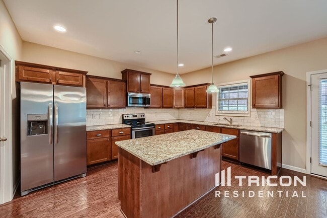 Building Photo - 328 Cliffhaven Cir