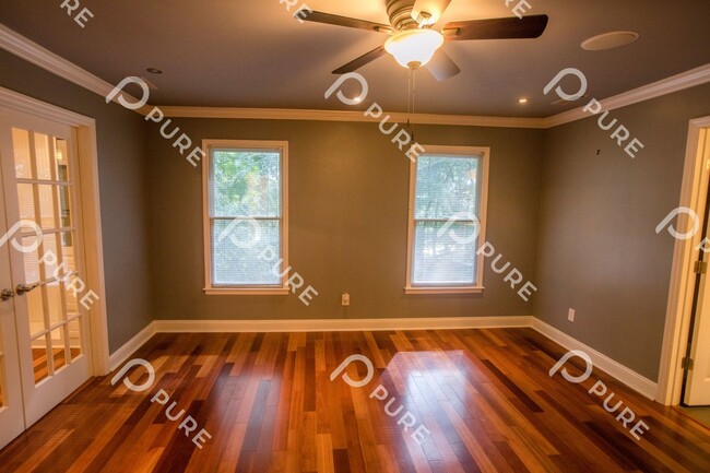 Building Photo - 2411 Oakwood Ave NE
