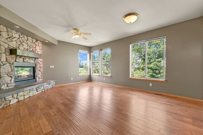 Building Photo - 2131- 2133 Yew Street