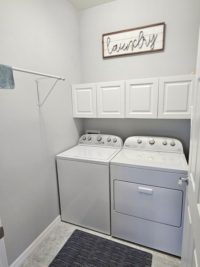 Building Photo - Annual Furnished 2 Bedroom 2 Bathroom with a Flex Room in Island Walk!