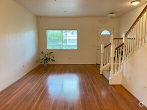 Building Photo - 2 Bedroom Split Level Townhome in Nanala a...