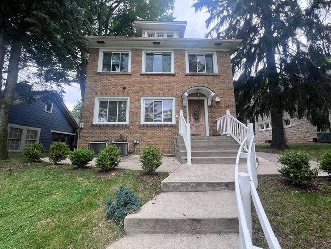 Primary Photo - 413 Briarwood Ave SE