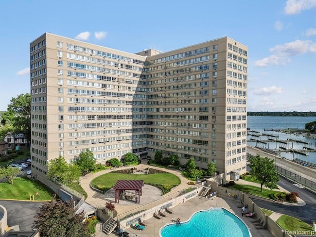 Building Photo - 8900 E Jefferson Ave