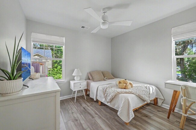 Building Photo - 8354 Child's Cove