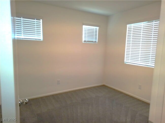 Building Photo - 351 Summer Sparrow Ave