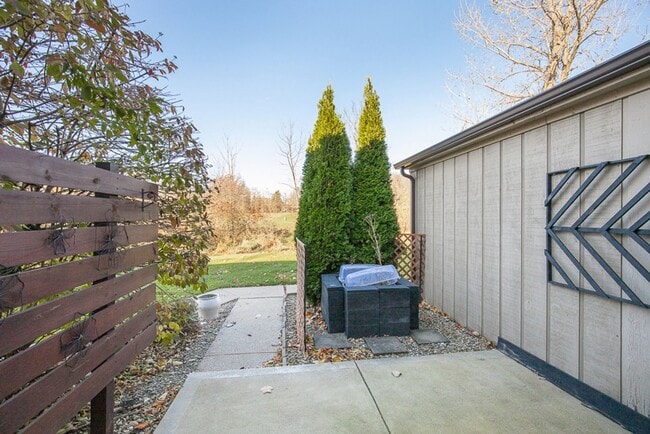 Building Photo - 7392 Creekwood Dr