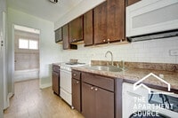 Building Photo - 1735 W Bryn Mawr Ave