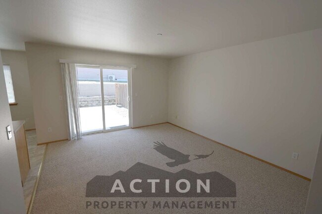 Building Photo - Super clean 2 bed 1 bath apartment in Port...