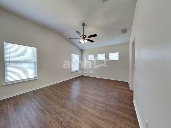 Building Photo - 3584 Shrewsbury Dr