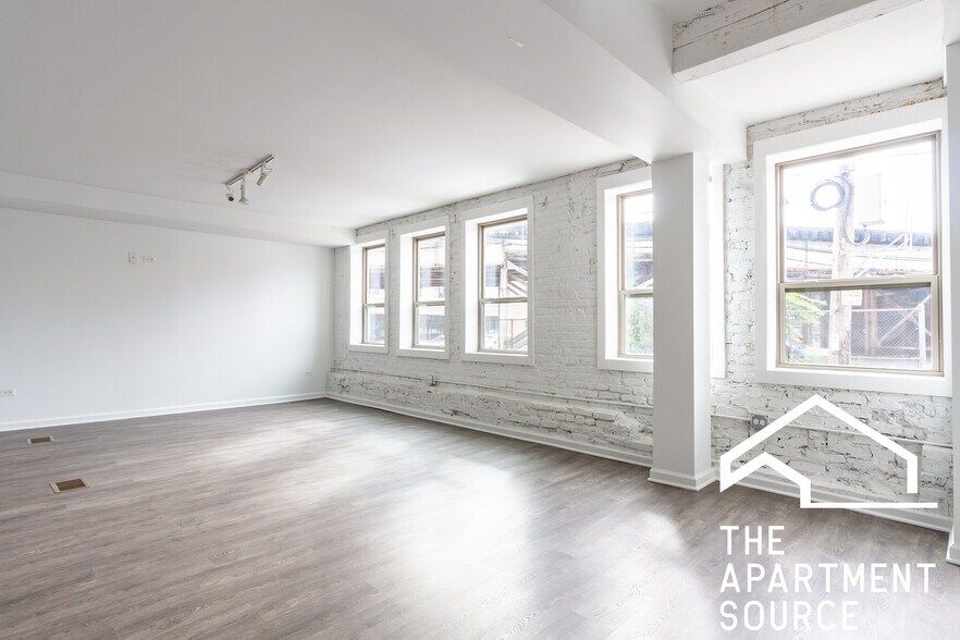 Building Photo - 932 W Dakin St