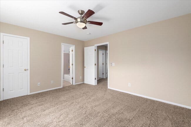 Building Photo - 9320 Cove Creek Dr
