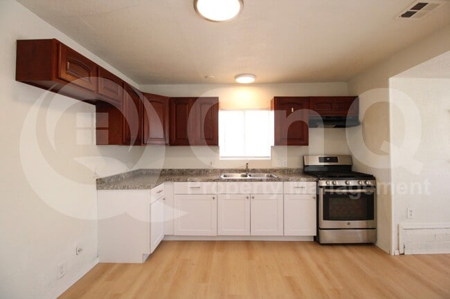 Building Photo - 642 S Jefferson St