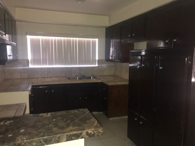 Kitchen - 3530 Josephine St