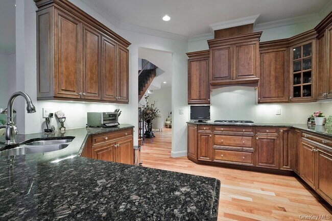 Building Photo - 702 Equestrian Way