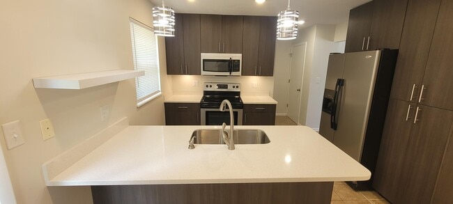 Building Photo - 405 Brewer Dr