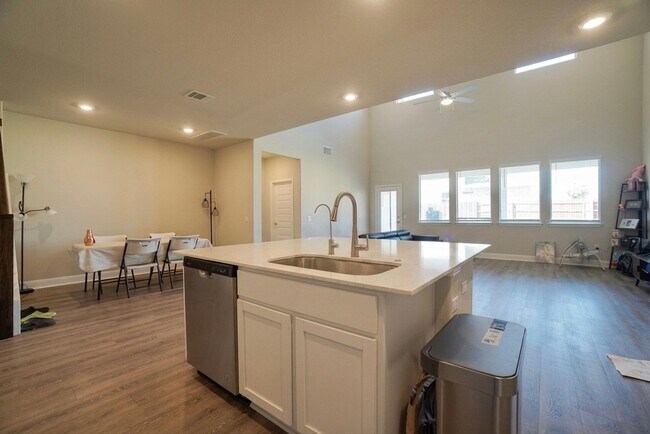 Building Photo - 16716 Casa Anna Dr.