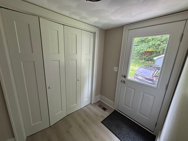 Building Photo - Updated Single Family Home in Maine Endwel...