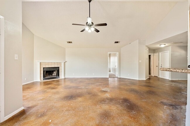 Building Photo - 1108 Peach Tree Cove