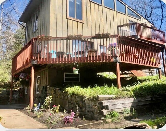 Primary Photo - 80 Ryerson Rd