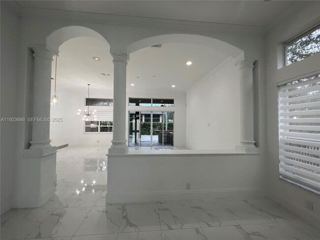 Building Photo - 6013 NW 56th Dr