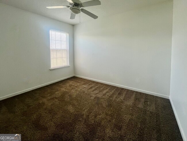Building Photo - 435 Creekside Dr