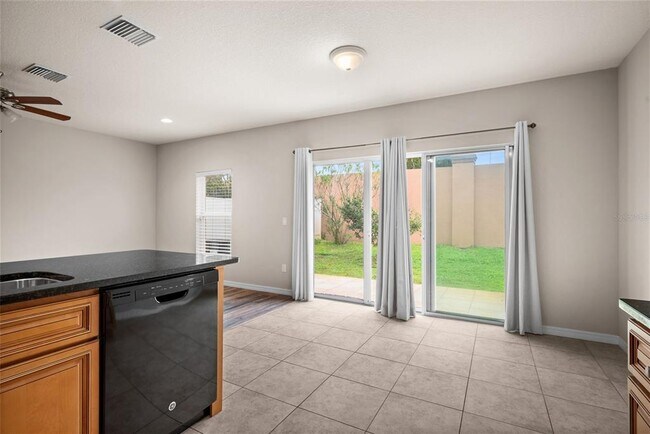 Building Photo - 1875 Sommarie Wy