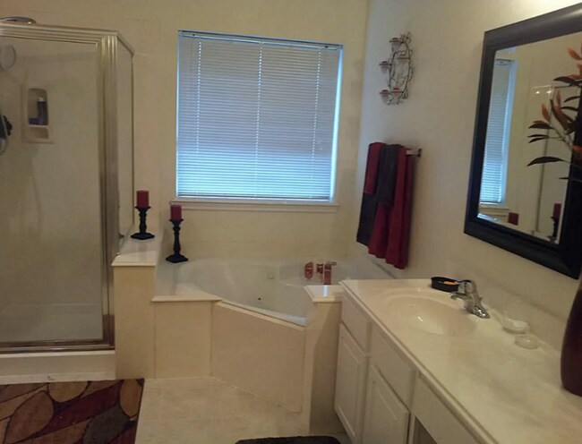 Building Photo - 19018 Piney Way Dr