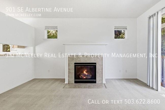 Building Photo - 901 SE Albertine St