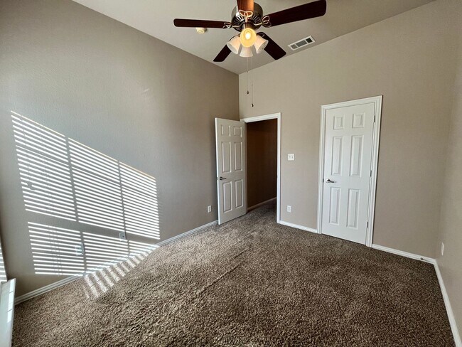 Building Photo - 1506 Poinsettia Blvd
