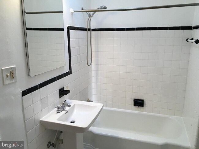 Building Photo - 2477 W Cold Spring Ln