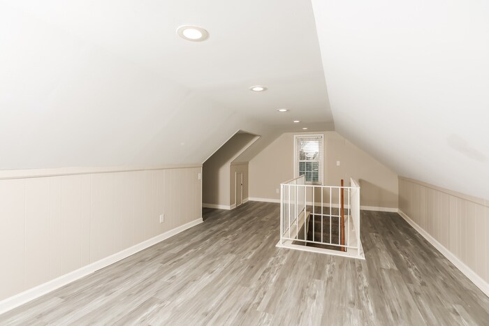 Building Photo - 1075 Meadow Dr