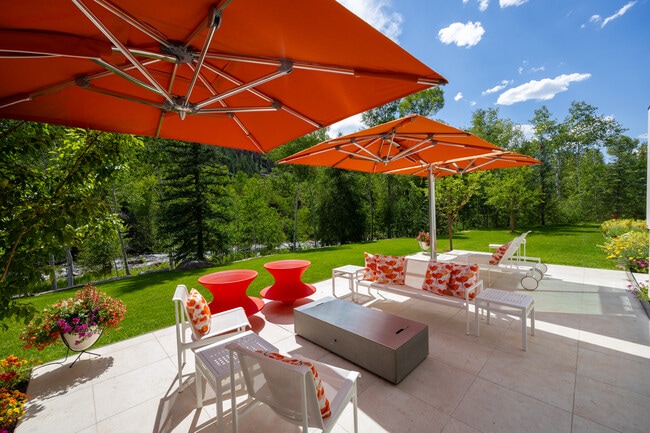 Building Photo - 1411 Crystal Lake Rd