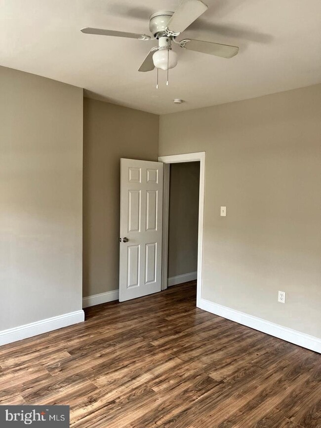 Building Photo - 6171 Glenmore Ave