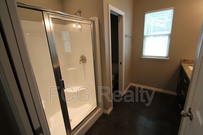 Building Photo - 2857 Whispering Trails Dr