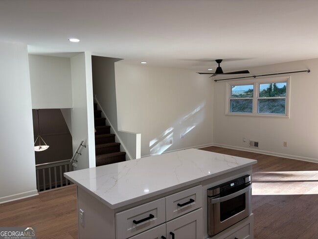 Building Photo - 126 Azalea Dr