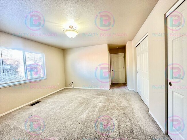 Building Photo - 1 Month Free!!! Beautiful 3BR 2 Bath home with RV Parking!