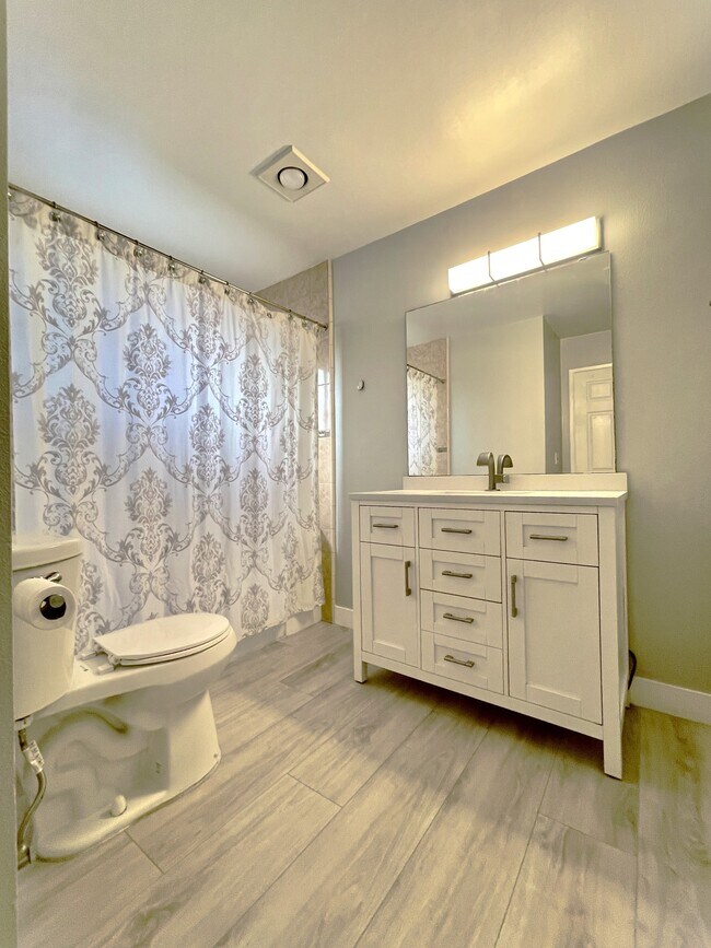 Building Photo - 4920 W 141st St