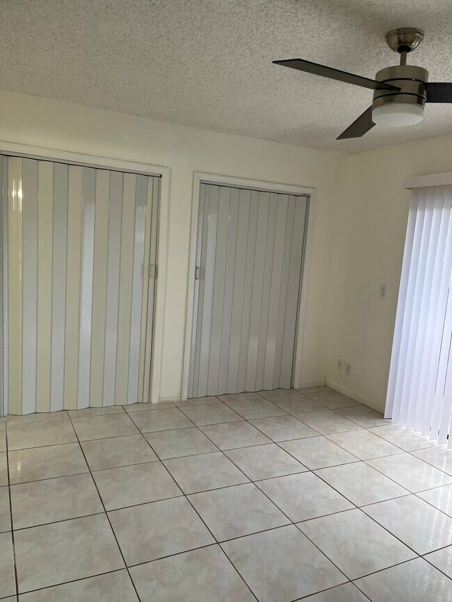 Building Photo - 4423 Woodstock Dr