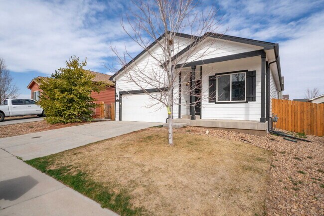 Building Photo - 575 Solano Dr