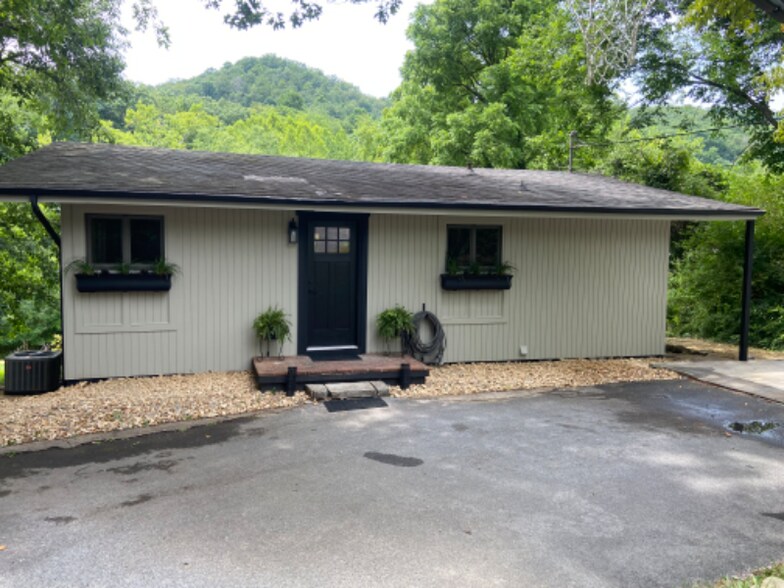 Primary Photo - 115 Longwood Rd