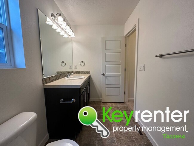Building Photo - Puyallup Multi-level Fabulous 4Bed/2.5Bath...