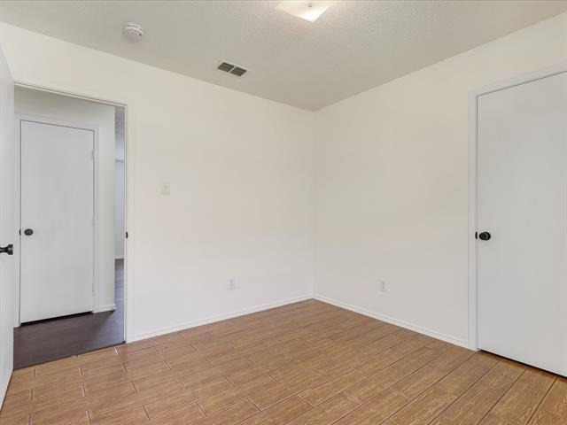 Building Photo - 4816 Waterford Dr
