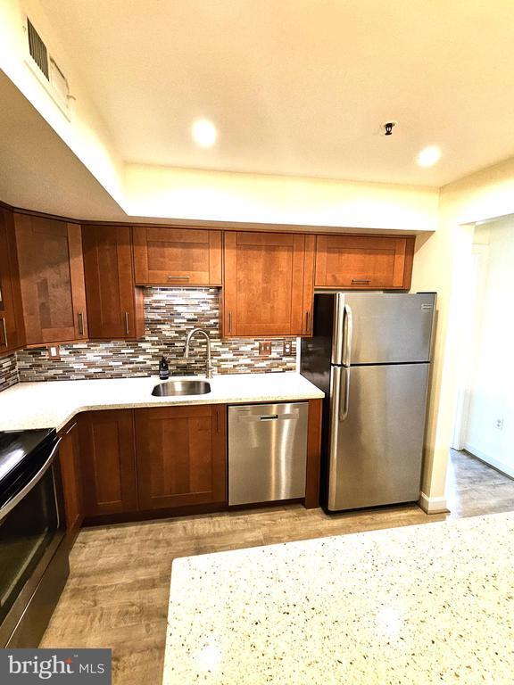 Building Photo - 904 Martell Ct