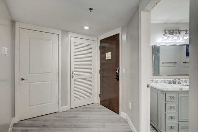 Building Photo - 1 Bedroom Furnished Condo in Lake Las Vegas