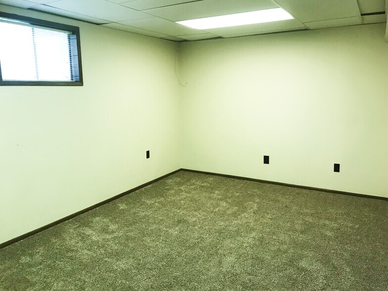 Building Photo - 721 W Bowling Rd