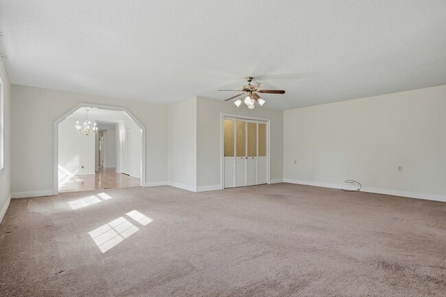 Building Photo - 2101 Goldendale Ln