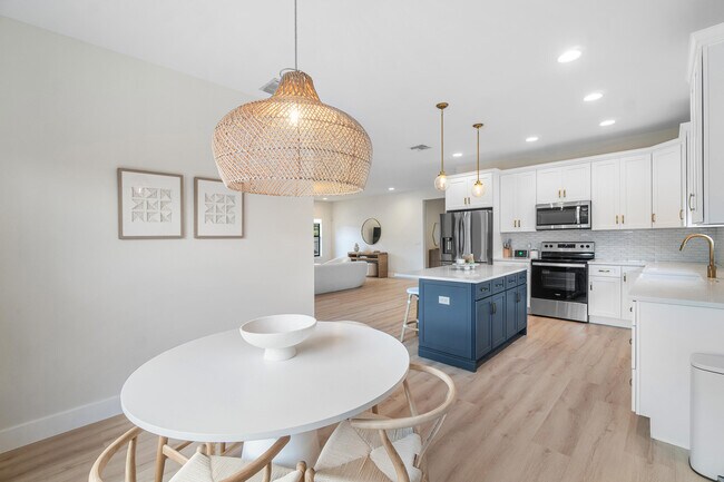 Building Photo - 7606 S Olive Ave